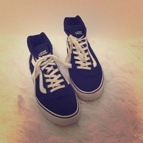 vans high neck shoes